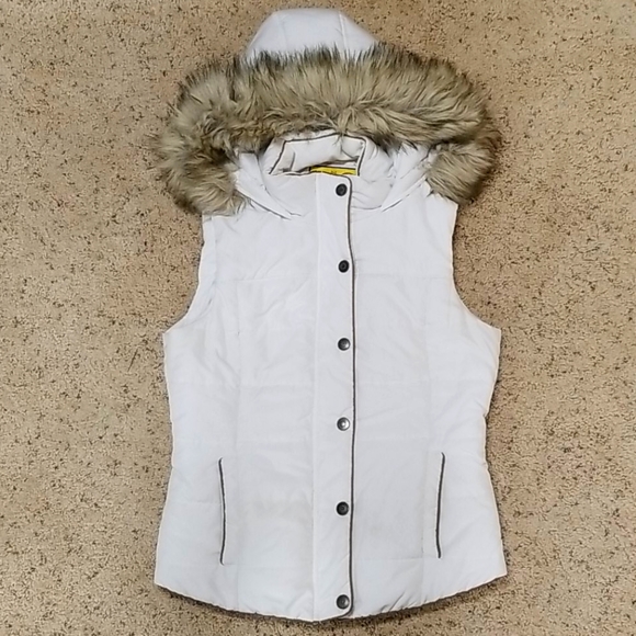 Prince & Fox Jackets & Blazers - Aeropostale white puffer vest with faux fur hood